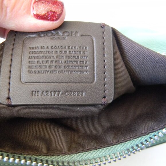 EUC Coach Dempsey SMALL Shoulder Bag Green Pebble Leather Coach PatcH - Picture 10 of 10